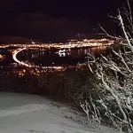 Spacious House In Tromso, Perfect For Groups Of Families, Tourists Or Workers Apartment *