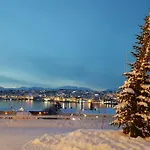 Apartment Spacious House In Tromso, Perfect For Groups Of Families, Tourists Or Workers *