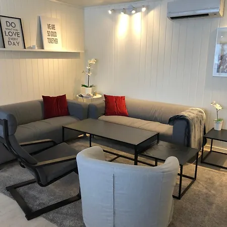 Spacious House In Tromso, Perfect For Groups Of Families, Tourists Or Workers Tromsø